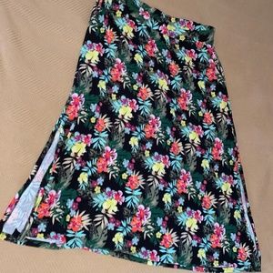 Women's Floral Long Skirt Size 2X with Pockets and Slits